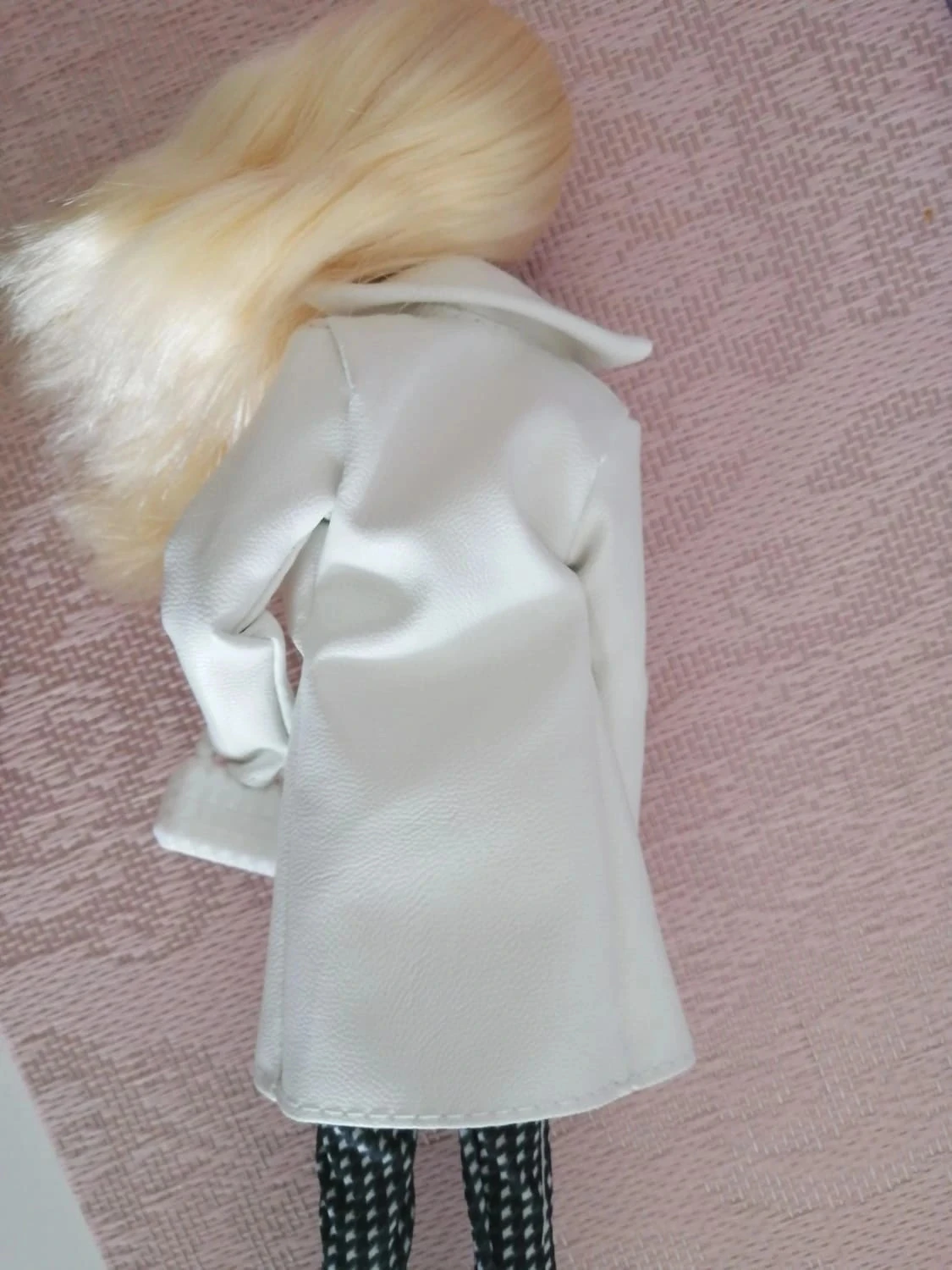 Jolie Barbie dans une tenue décontractée – photo 5
